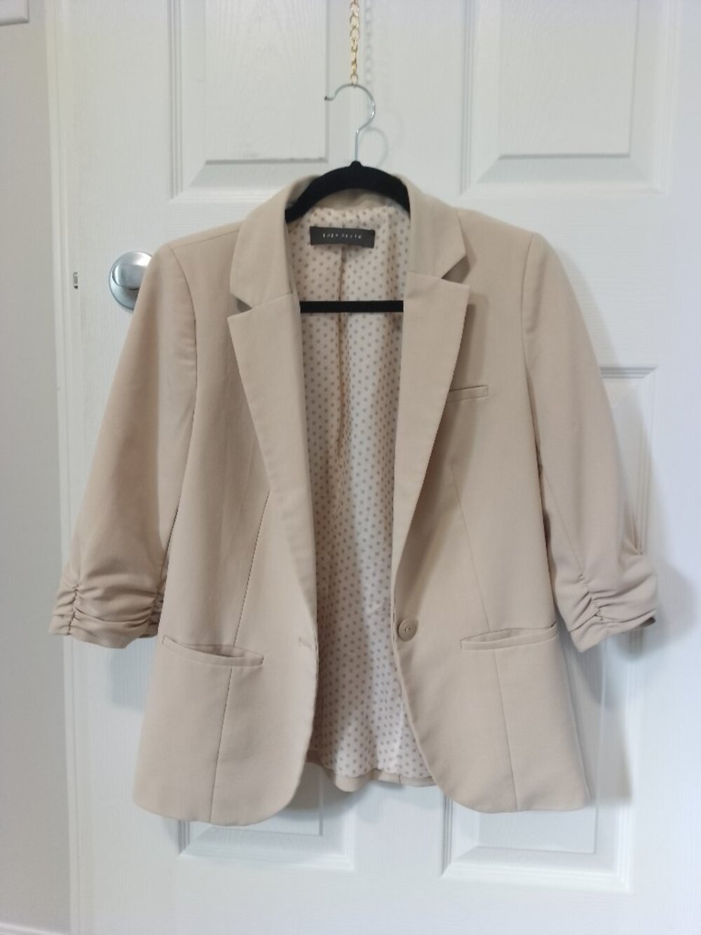 Suzy Shier Beige Cream 3/4 Ruched Sleeve Blazer
